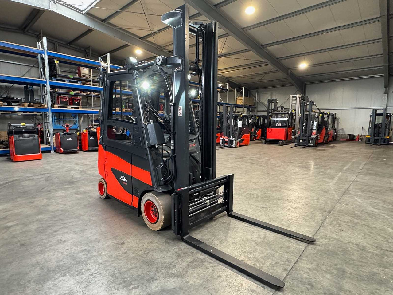 2020 SERVICE + UVV 09/2026 LINDE E30 EVO 3.000KG ELECTRIC FORKLIFT 3RD + 4TH VALVE FORK ADJUSTER 2025 - Empilhadeira: foto 4 2020 SERVICE + UVV 09/2026 LINDE E30 EVO 3.000KG ELECTRIC FORKLIFT 3RD + 4TH VALVE FORK ADJUSTER 2025 - Empilhadeira: foto 4