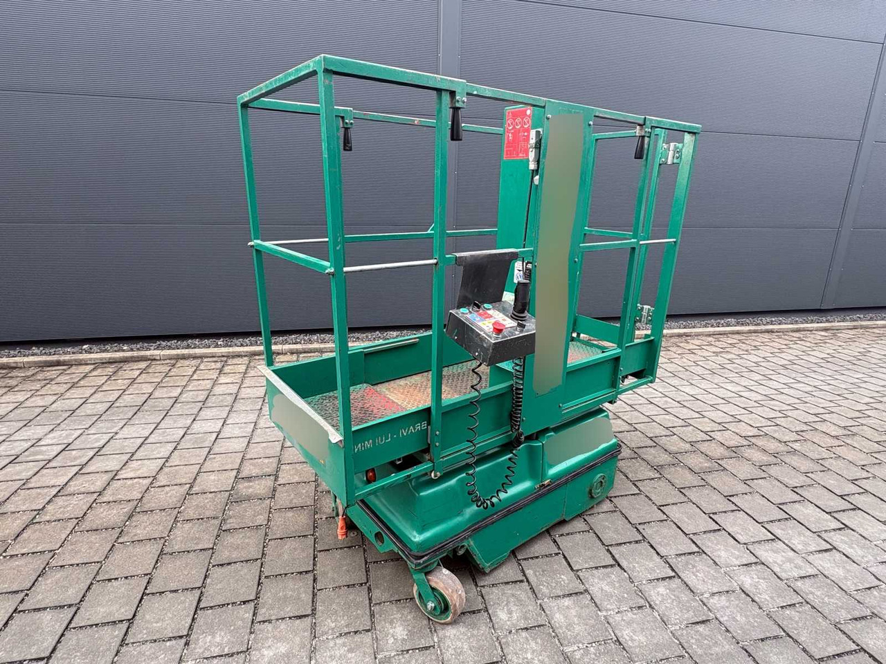 BRAVIISOL LUI M. S.I - AERIAL WORK PLATFORM / MAST LIFT (2010) - Plataforma aérea: foto 2 BRAVIISOL LUI M. S.I - AERIAL WORK PLATFORM / MAST LIFT (2010) - Plataforma aérea: foto 2