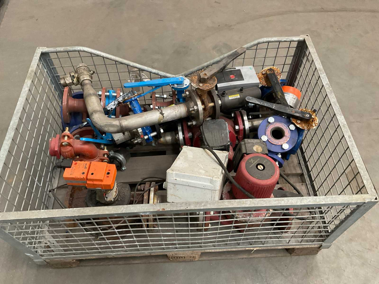 Batch of pumps and valves - Equipamento para irrigação: foto 2 Batch of pumps and valves - Equipamento para irrigação: foto 2