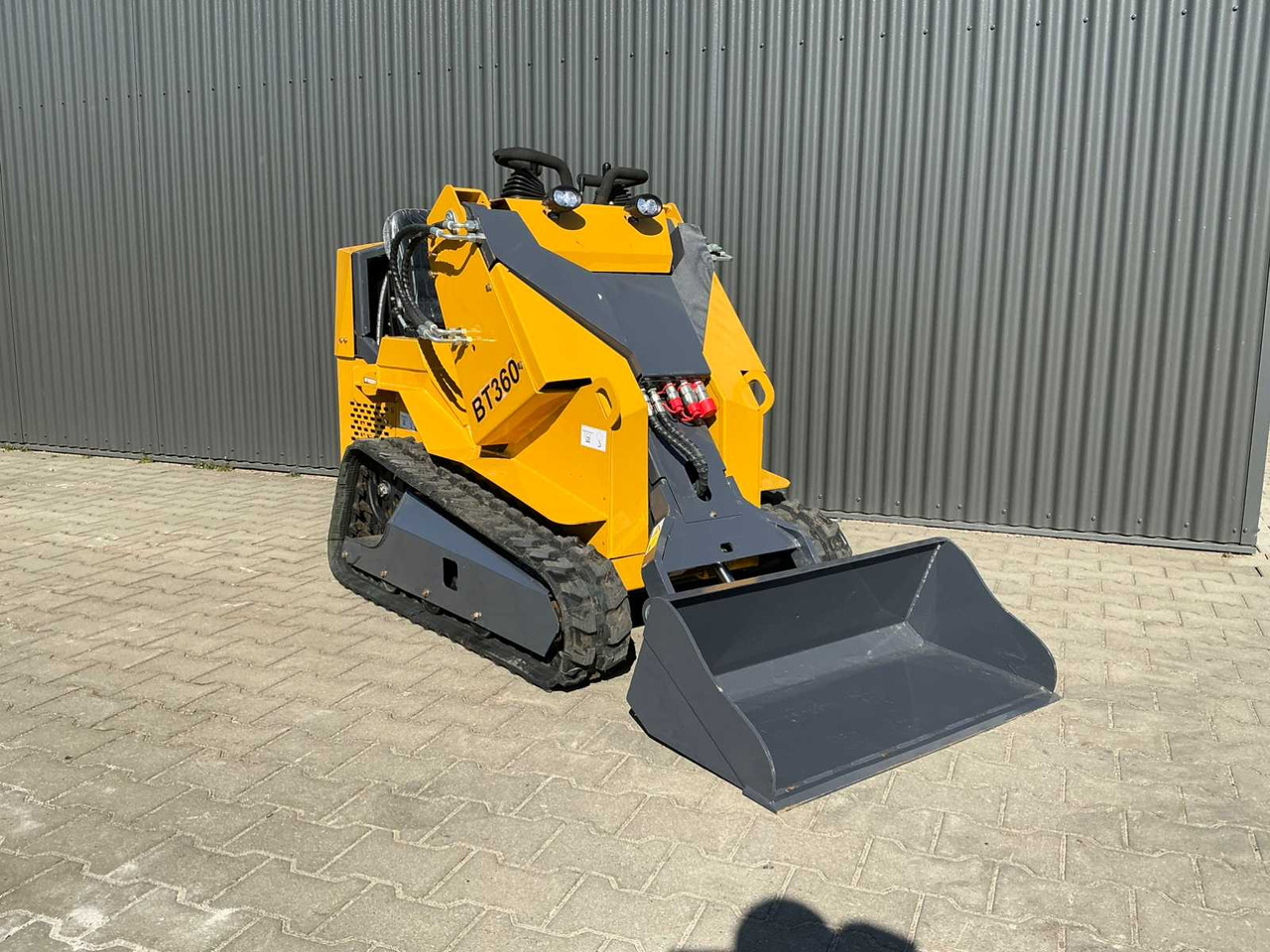 Bison Tek BT360 - Mini pá carregadora: foto 3 Bison Tek BT360 - Mini pá carregadora: foto 3