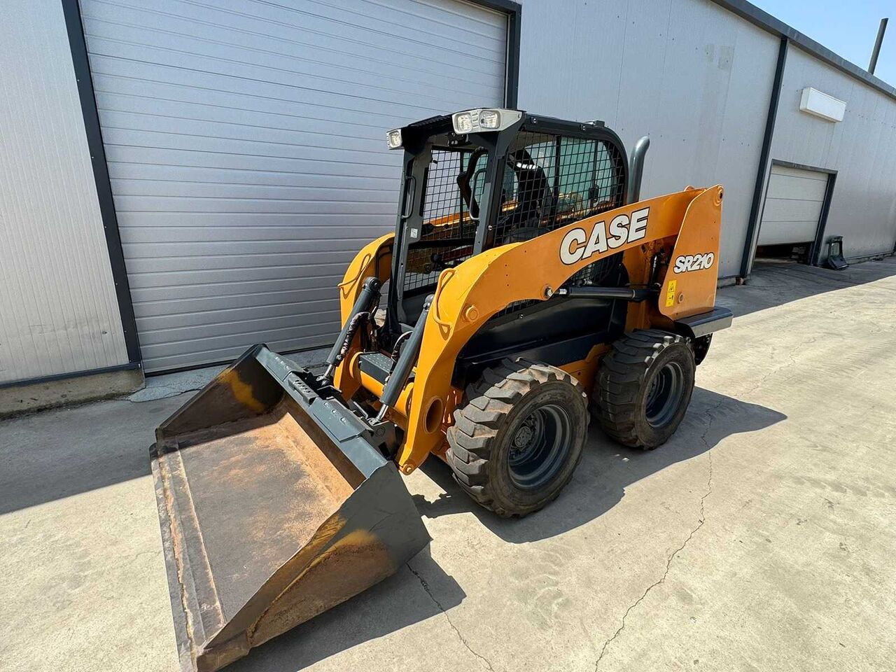CASE SR210 COMPACT LOADER WITH RADIAL LIFT GEOMETRY - Mini pá carregadora de rastos: foto 1 CASE SR210 COMPACT LOADER WITH RADIAL LIFT GEOMETRY - Mini pá carregadora de rastos: foto 1