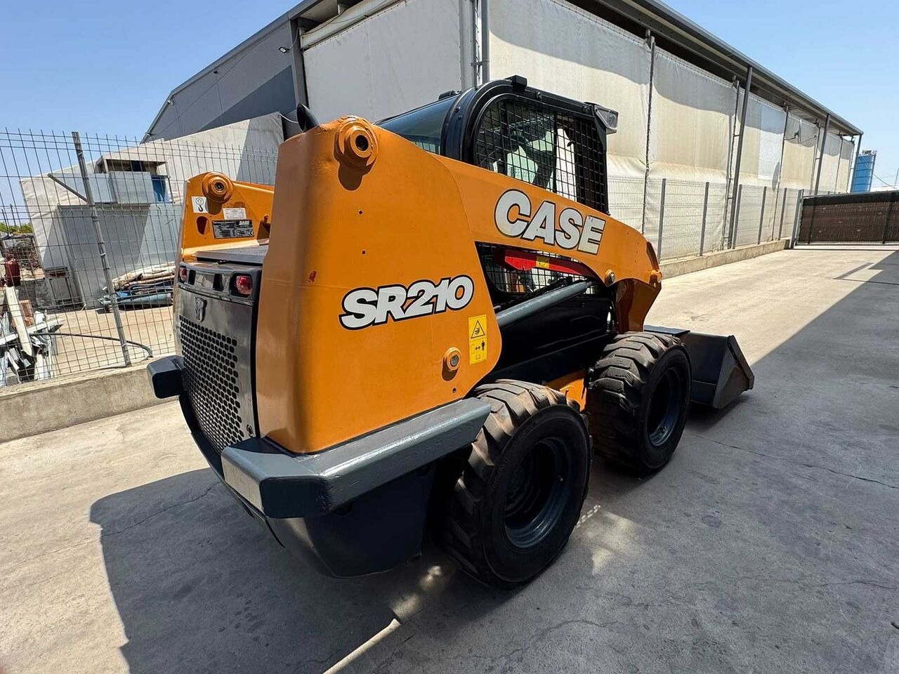 CASE SR210 COMPACT LOADER WITH RADIAL LIFT GEOMETRY - Mini pá carregadora de rastos: foto 3 CASE SR210 COMPACT LOADER WITH RADIAL LIFT GEOMETRY - Mini pá carregadora de rastos: foto 3