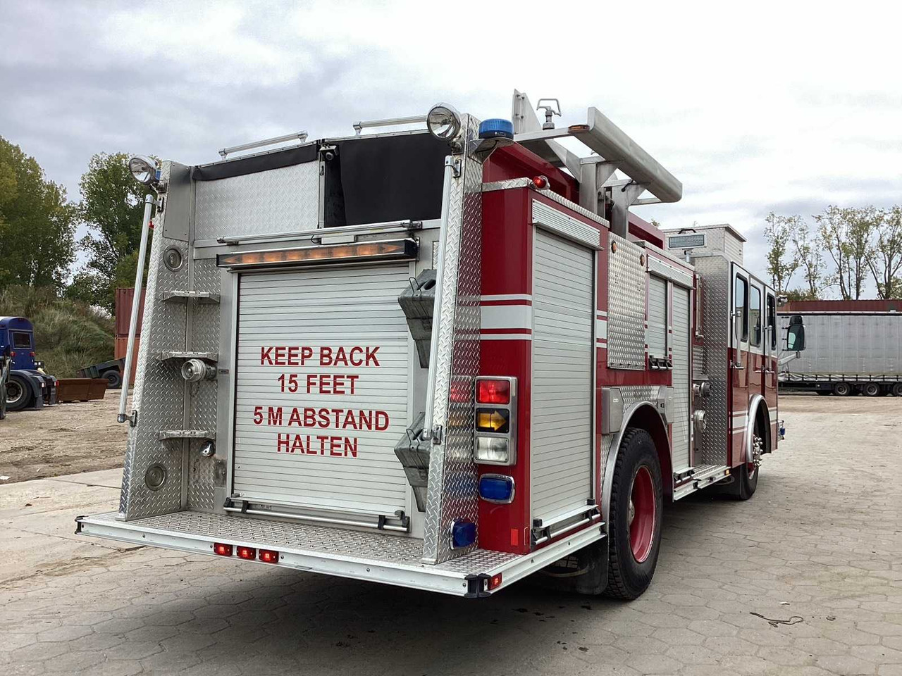 1999 E-ONE FIRE TRUCK - Camião: foto 4 1999 E-ONE FIRE TRUCK - Camião: foto 4