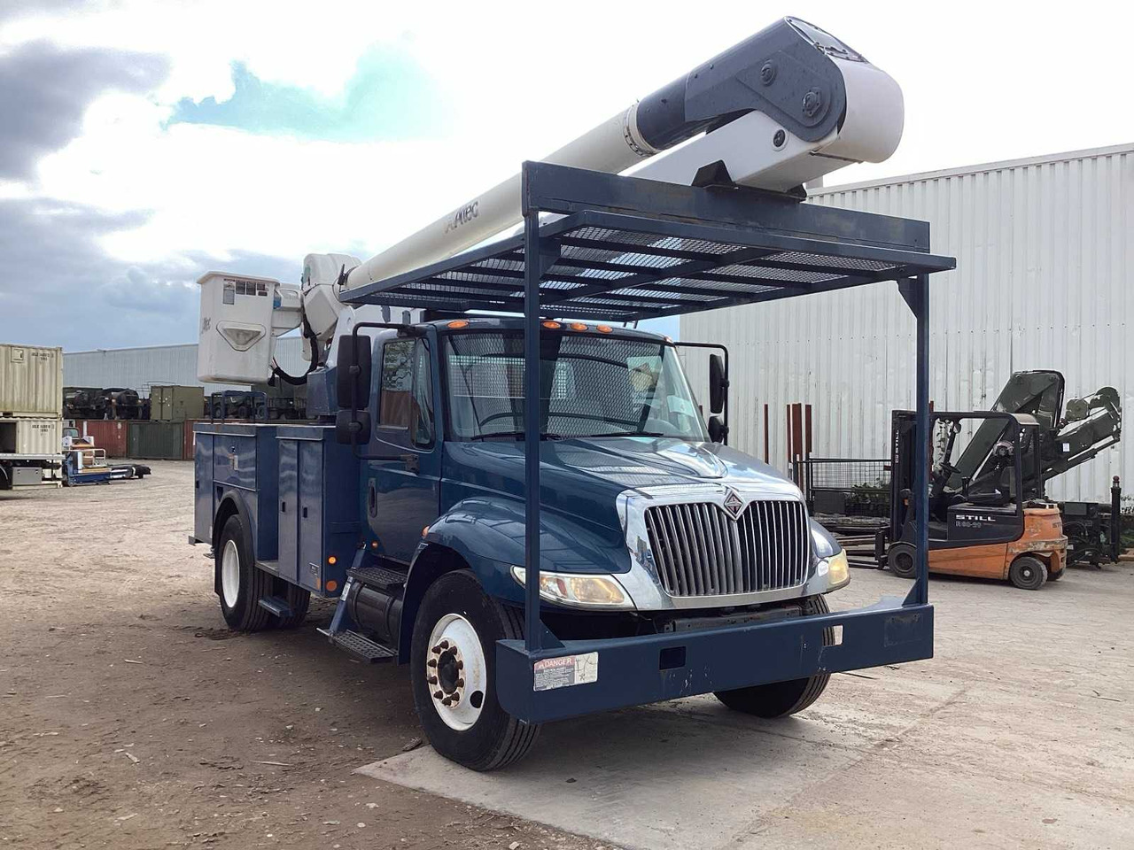 2005 INTERNATIONAL 4300 SBA 4X2 TRUCK-MOUNTED BOOM LIFT - Camião: foto 2 2005 INTERNATIONAL 4300 SBA 4X2 TRUCK-MOUNTED BOOM LIFT - Camião: foto 2