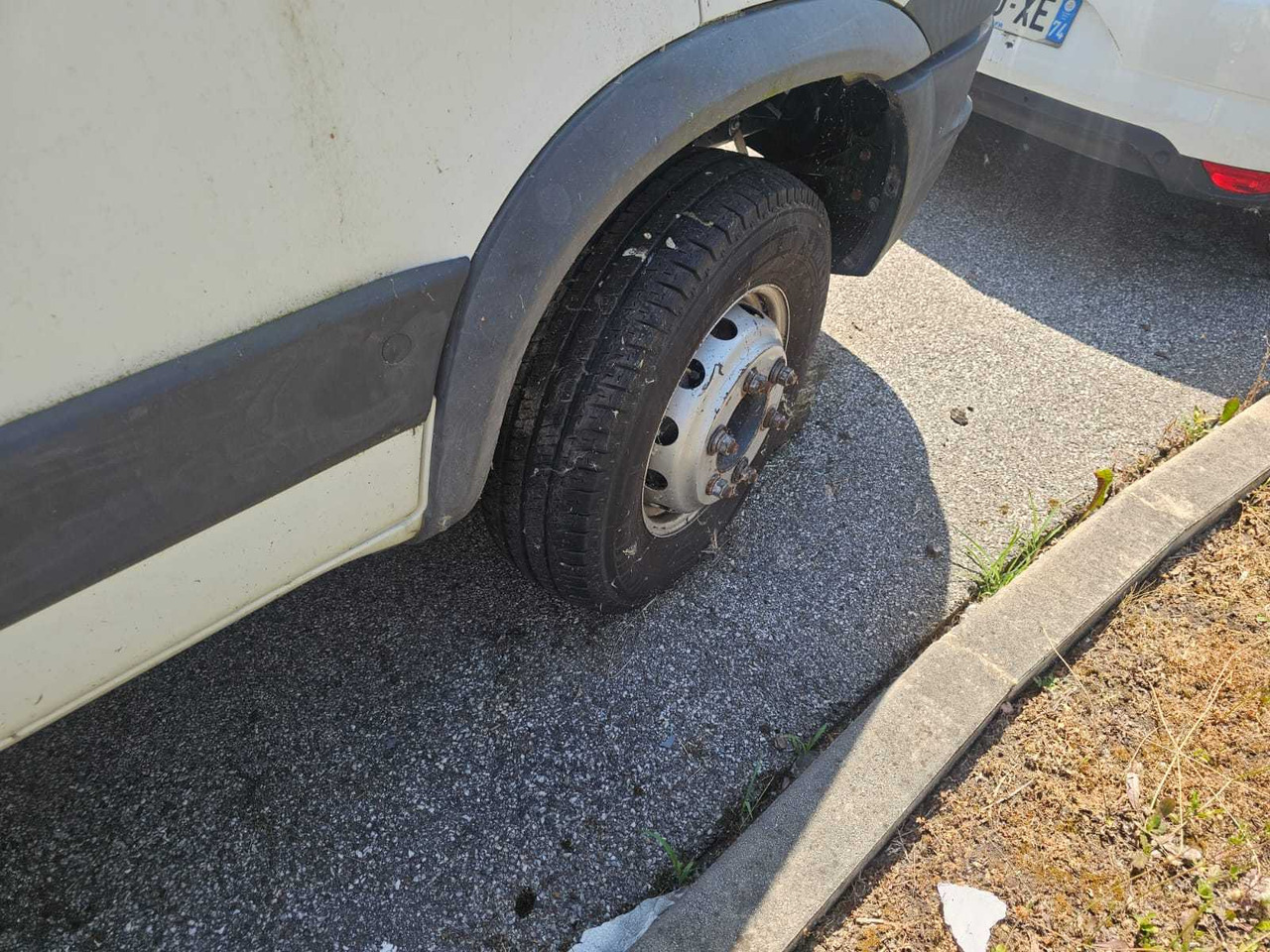 2013 - IVECO - DAILY CNG - TRUCK WITH TAIL LIFT - Camião: foto 4 2013 - IVECO - DAILY CNG - TRUCK WITH TAIL LIFT - Camião: foto 4