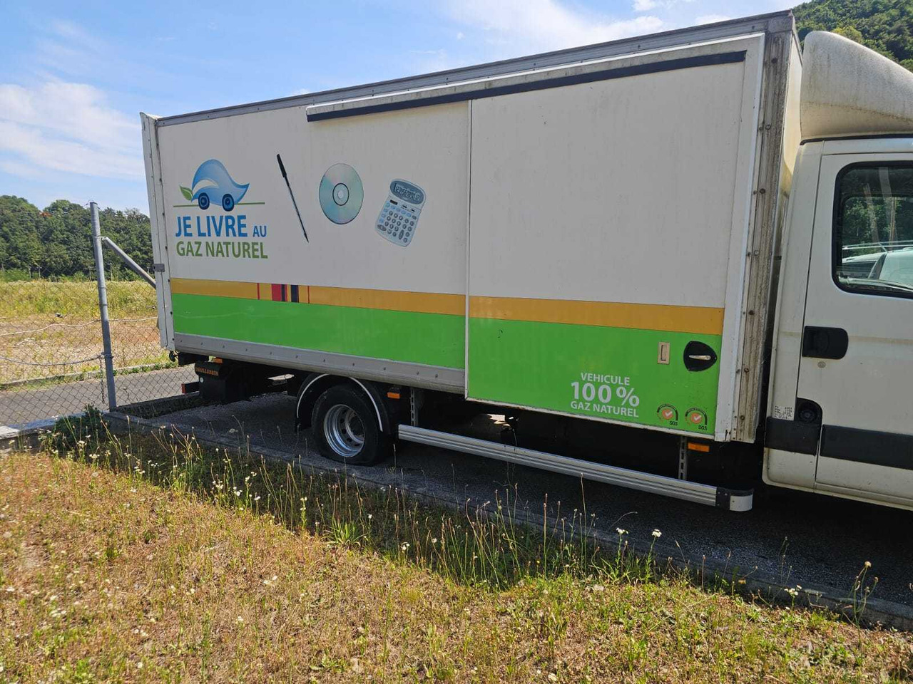 2013 - IVECO - DAILY CNG - TRUCK WITH TAIL LIFT - Camião: foto 3 2013 - IVECO - DAILY CNG - TRUCK WITH TAIL LIFT - Camião: foto 3