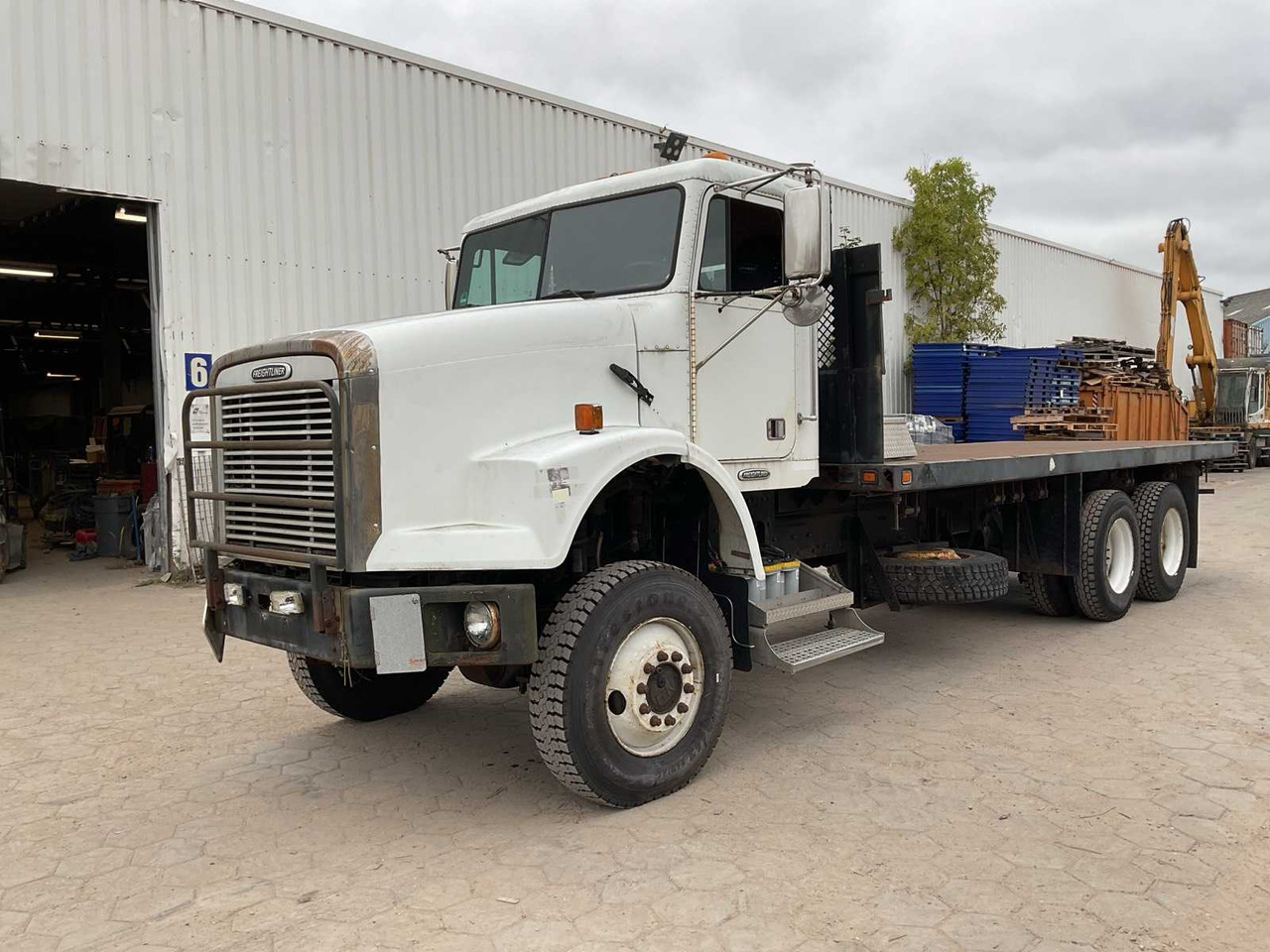 FREIGHTLINER TRUCK - Camião: foto 1 FREIGHTLINER TRUCK - Camião: foto 1