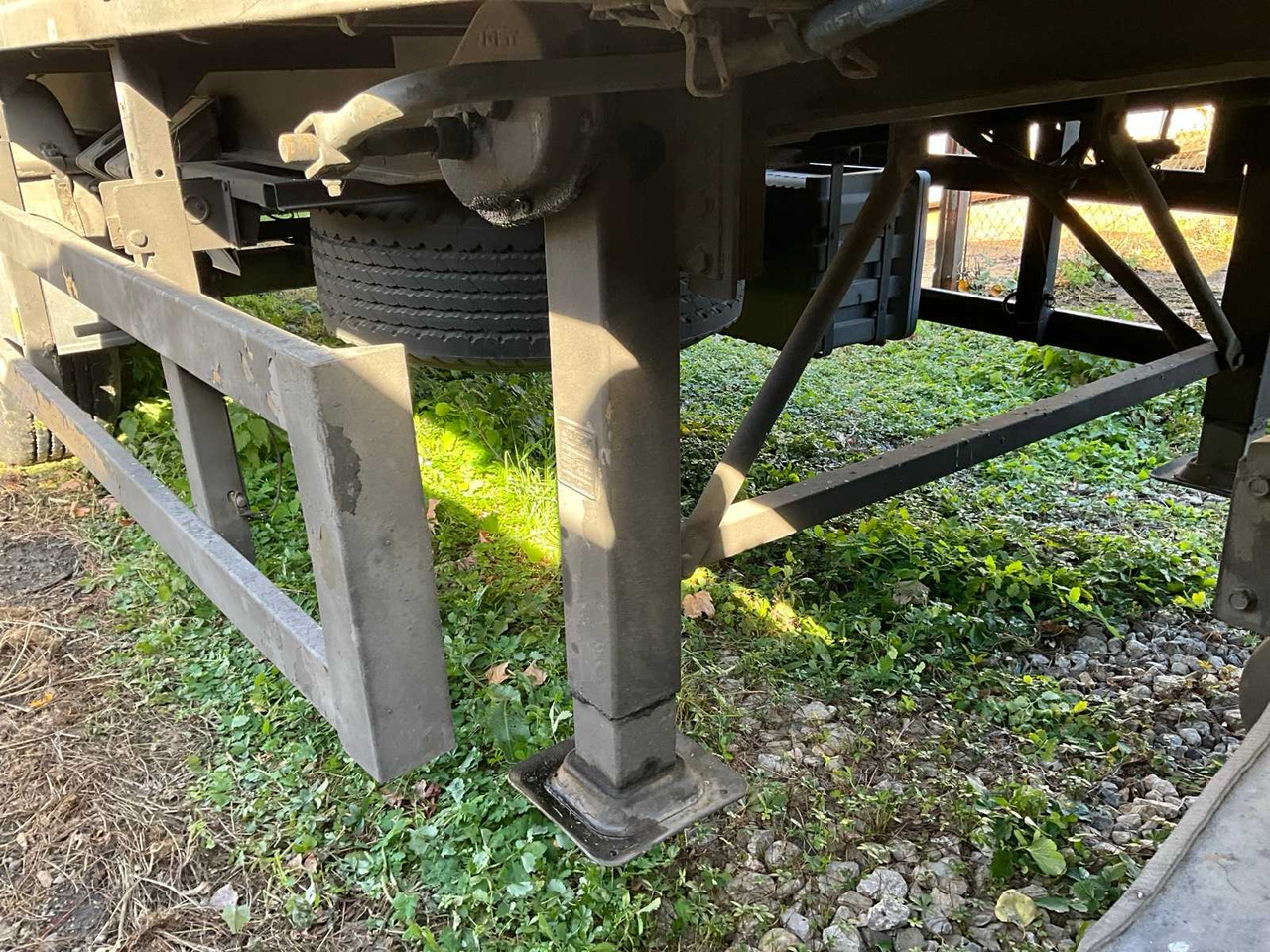 Camião TRACTOR UNIT WITH SEMI-TRAILER: foto 20