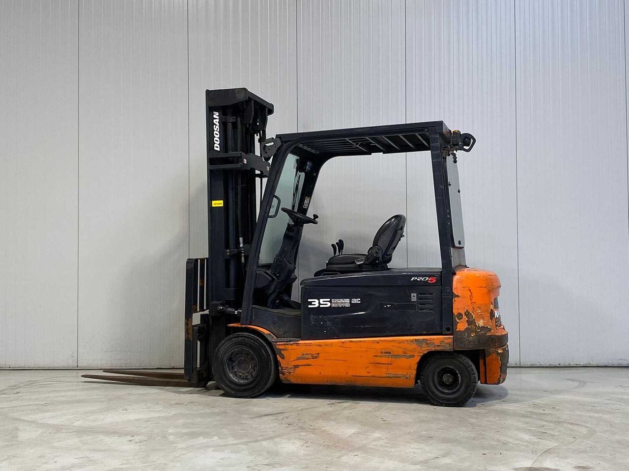 DOOSAN - B35X-5 - FORKLIFT - Empilhadeira: foto 2 DOOSAN - B35X-5 - FORKLIFT - Empilhadeira: foto 2