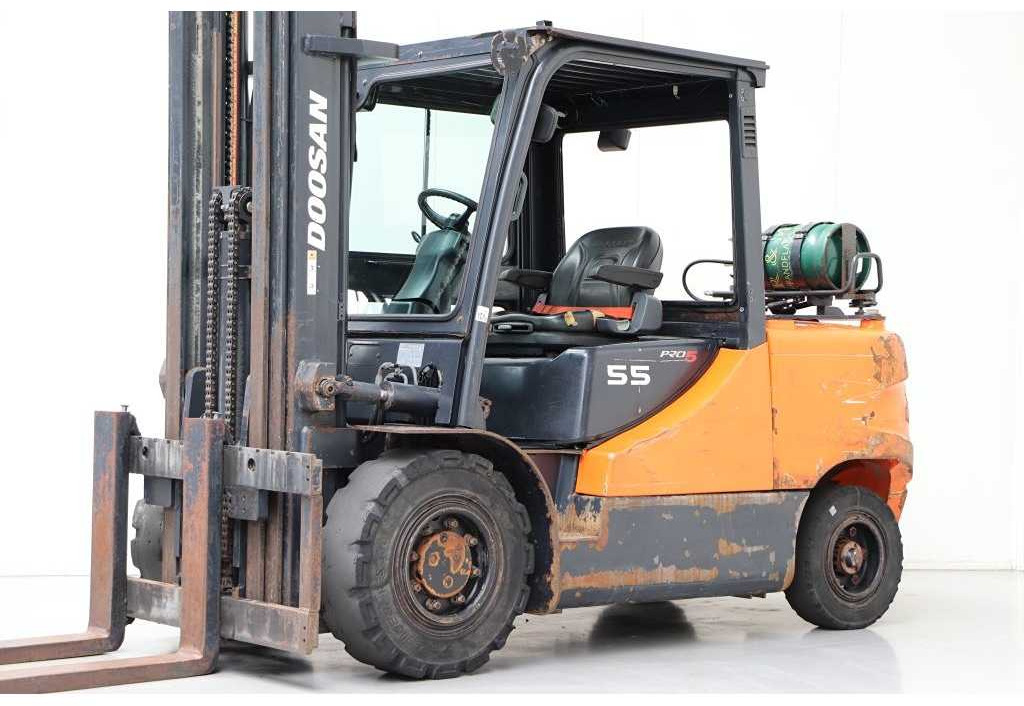 DOOSAN - G55SC-5 - FORKLIFT TRUCK, TRIPLEX, 3RD VALVE, LPG - Empilhadeira: foto 1 DOOSAN - G55SC-5 - FORKLIFT TRUCK, TRIPLEX, 3RD VALVE, LPG - Empilhadeira: foto 1