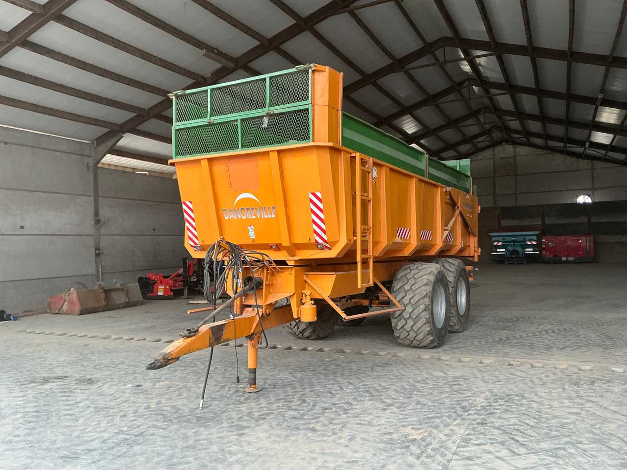 Dangreville D22 - Reboque basculante agrícola: foto 1 Dangreville D22 - Reboque basculante agrícola: foto 1