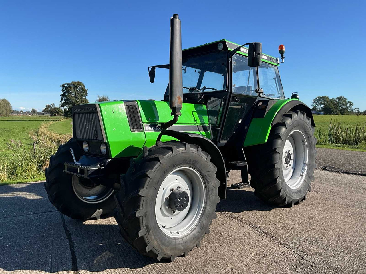 Deutz-fahr DX 6.30 - Trator: foto 2 Deutz-fahr DX 6.30 - Trator: foto 2