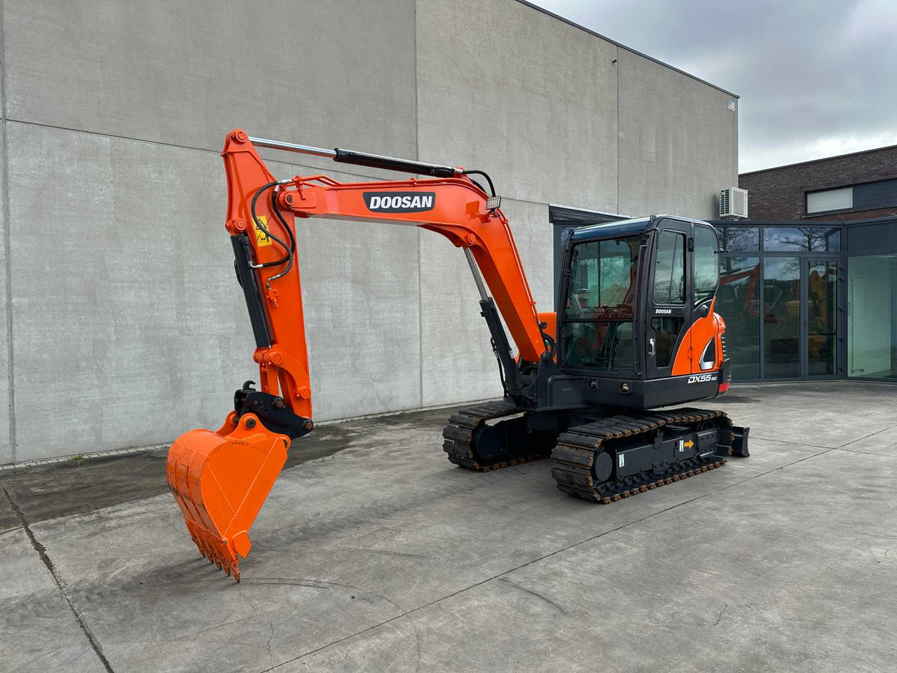 Doosan DX55-9C - Escavadora de rastos: foto 1 Doosan DX55-9C - Escavadora de rastos: foto 1