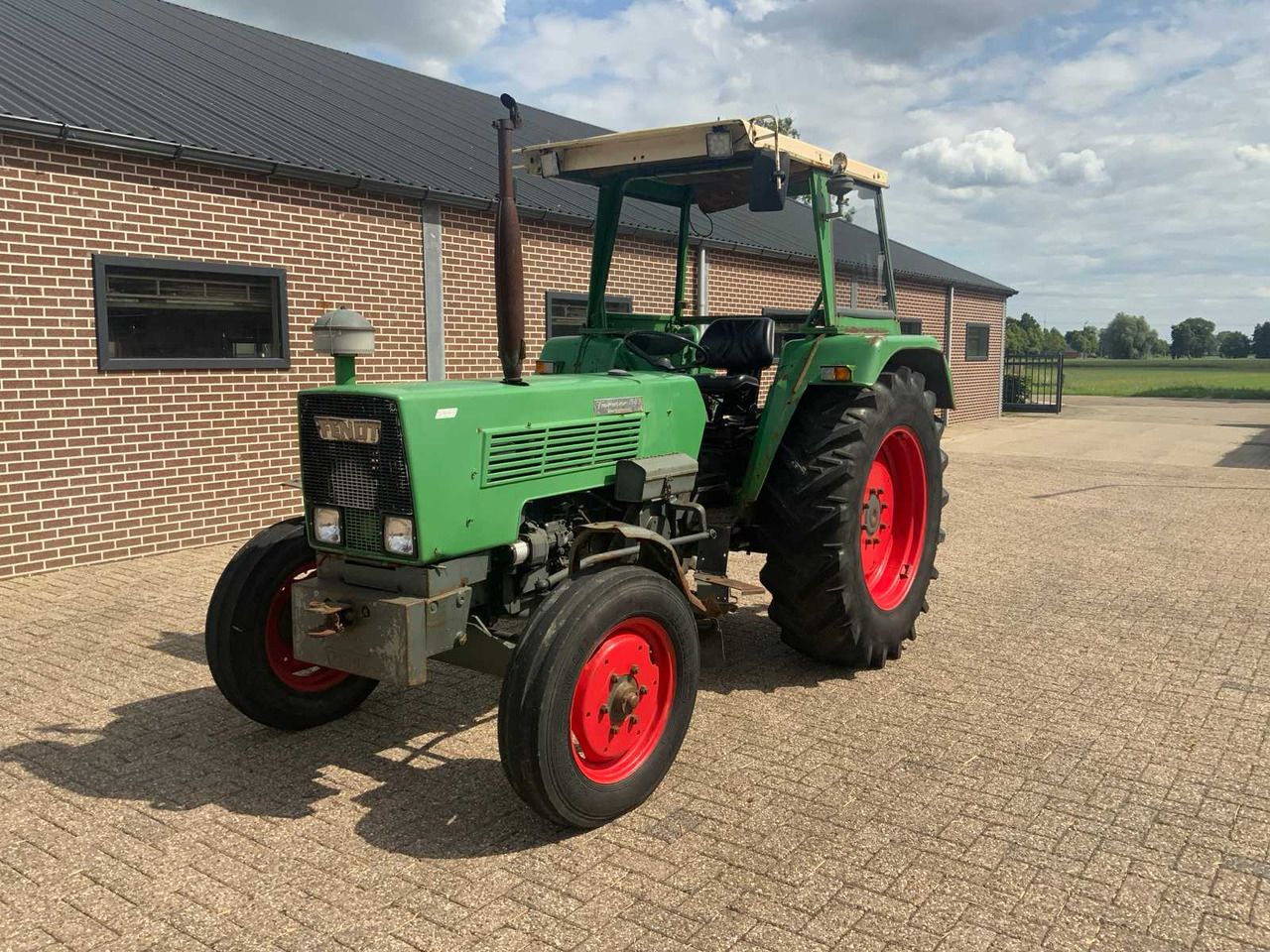 Fendt Farmer 108S - Trator: foto 1 Fendt Farmer 108S - Trator: foto 1