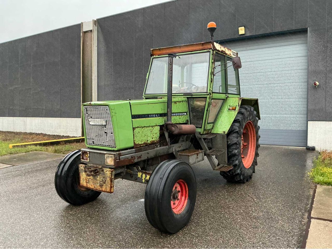 Fendt Favorit 600 LS Turbomatik - Trator: foto 2 Fendt Favorit 600 LS Turbomatik - Trator: foto 2