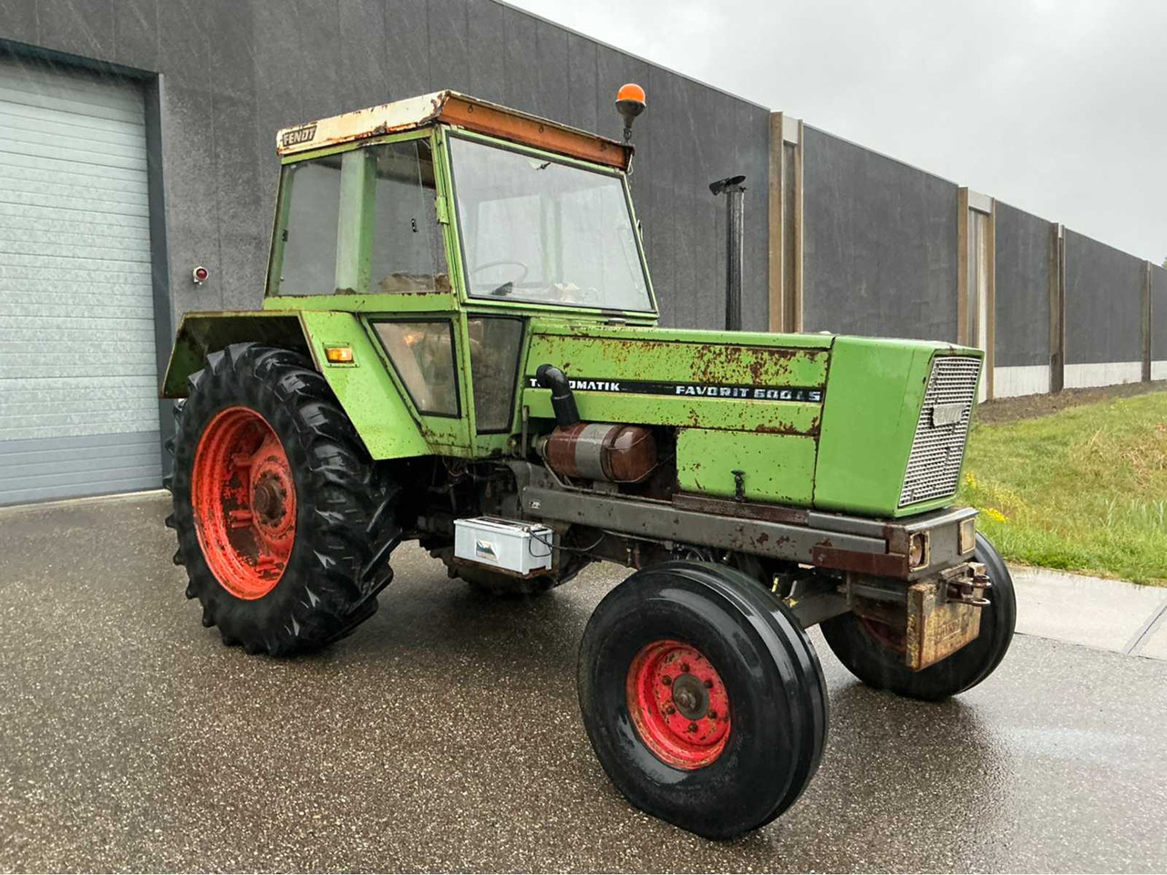 Fendt Favorit 600 LS Turbomatik - Trator: foto 5 Fendt Favorit 600 LS Turbomatik - Trator: foto 5