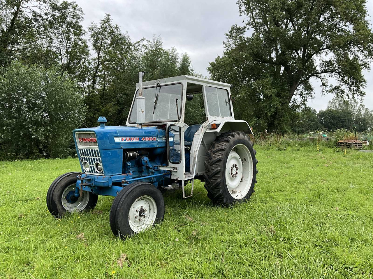 Ford 4000 - Trator: foto 1 Ford 4000 - Trator: foto 1