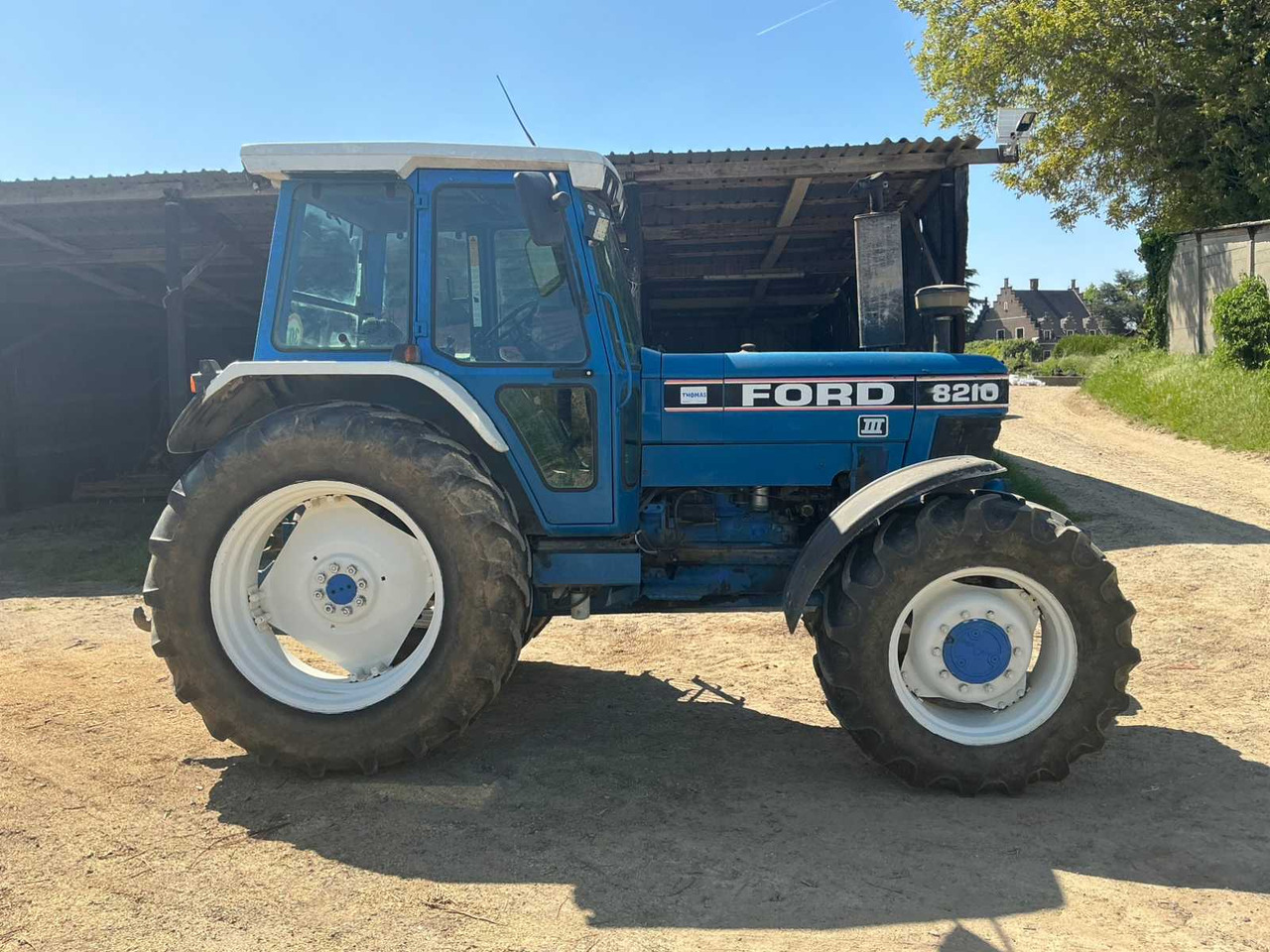 Ford 8210 Gen 3 - Trator: foto 4 Ford 8210 Gen 3 - Trator: foto 4