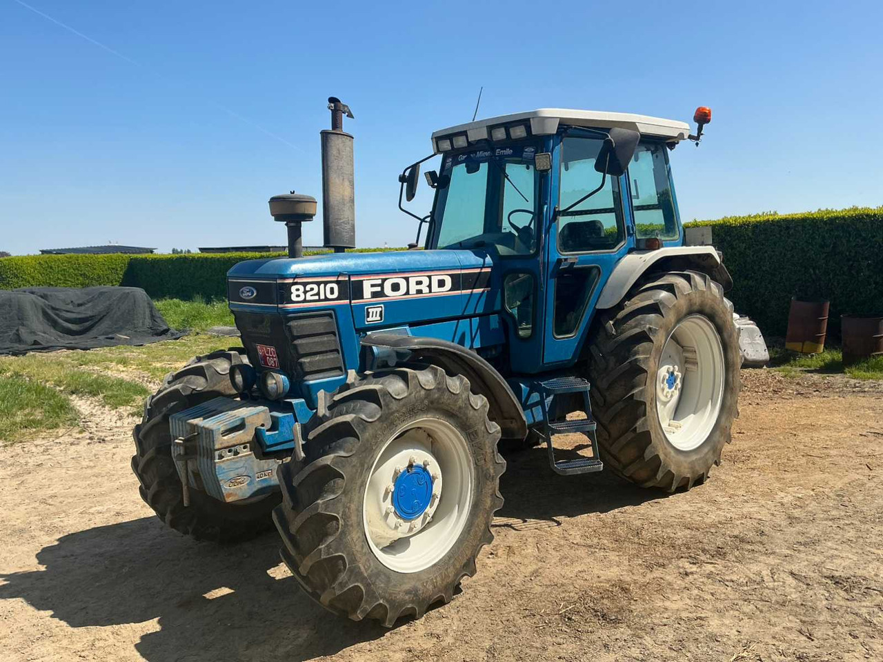 Ford 8210 Gen 3 - Trator: foto 1 Ford 8210 Gen 3 - Trator: foto 1