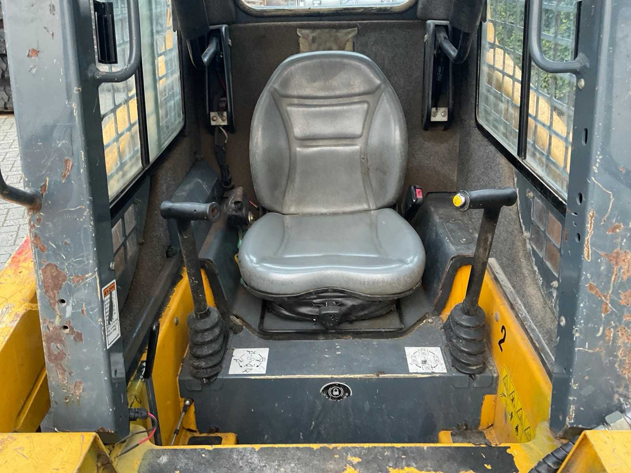 Mini pá carregadora Gehl R105: foto 11