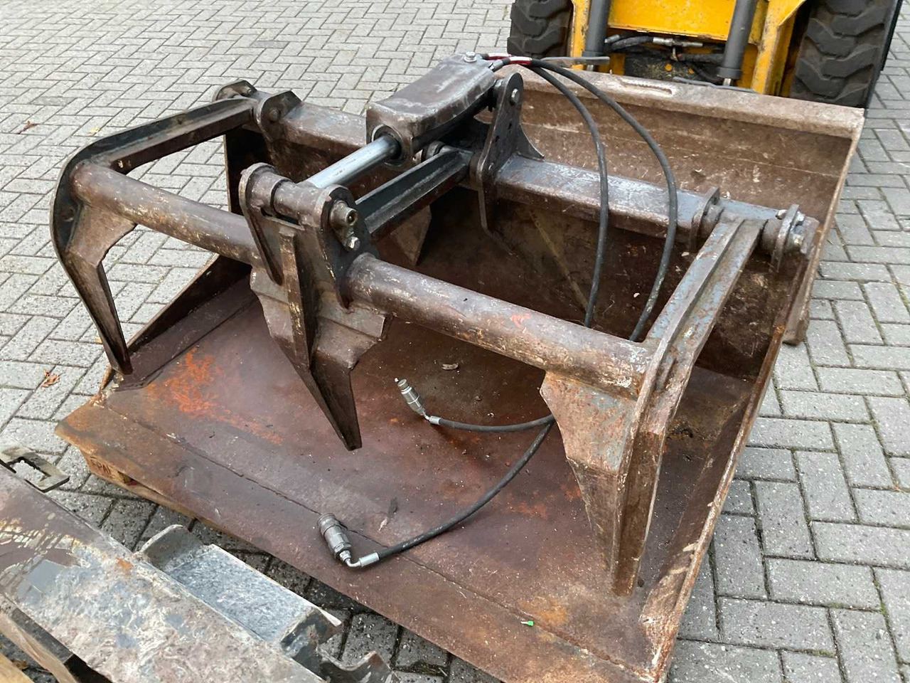 Mini pá carregadora Gehl R105: foto 8