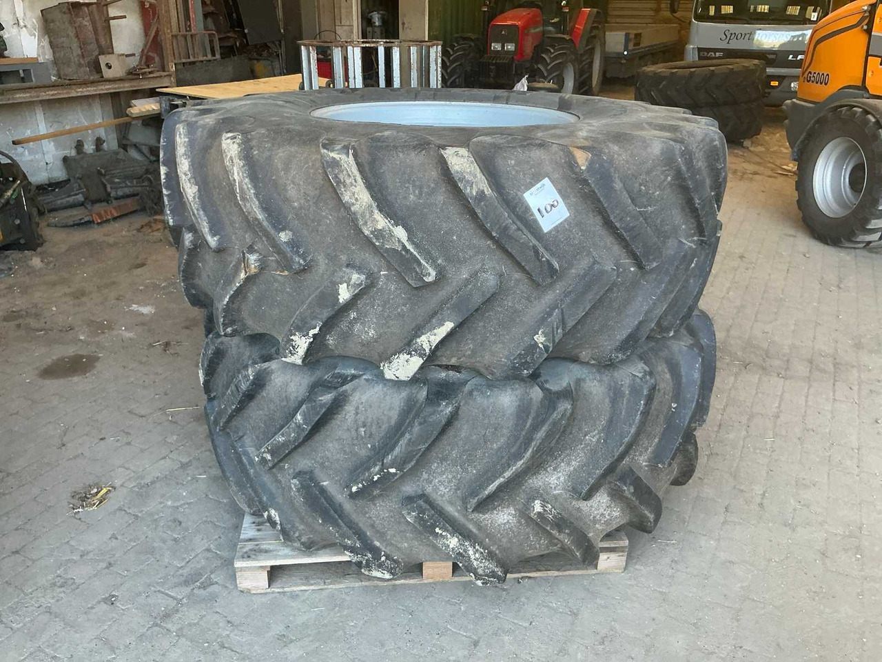 Goodyear - Jantes e pneus por Trator: foto 1 Goodyear - Jantes e pneus por Trator: foto 1