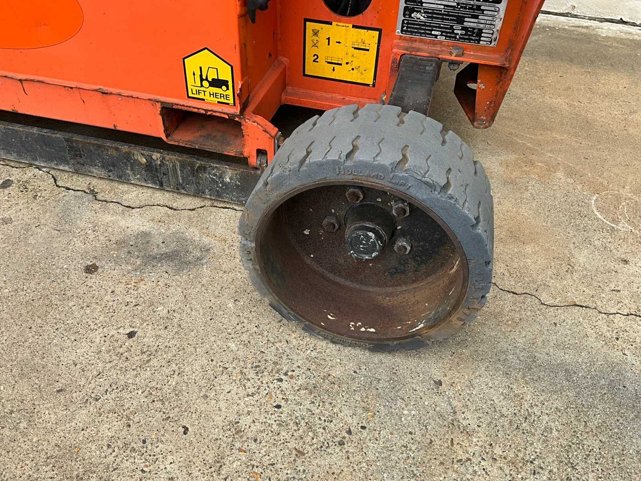 HOLLAND LIFT HL11816 SCISSOR LIFT AERIAL PLATFORM - Plataforma aérea: foto 5 HOLLAND LIFT HL11816 SCISSOR LIFT AERIAL PLATFORM - Plataforma aérea: foto 5