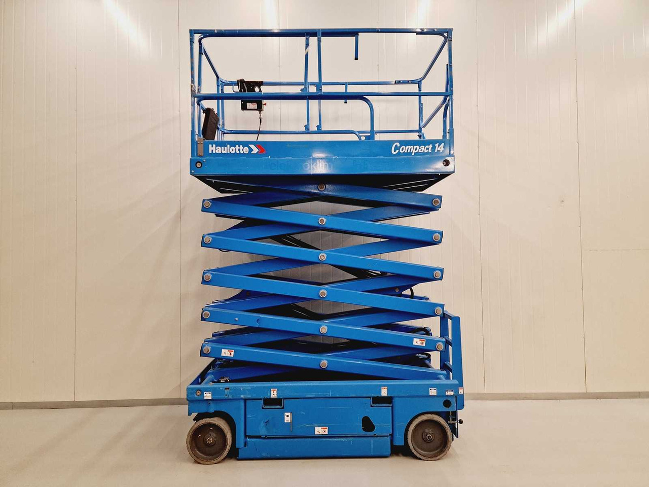 Haulotte Compact 14 - Plataforma aérea: foto 4 Haulotte Compact 14 - Plataforma aérea: foto 4