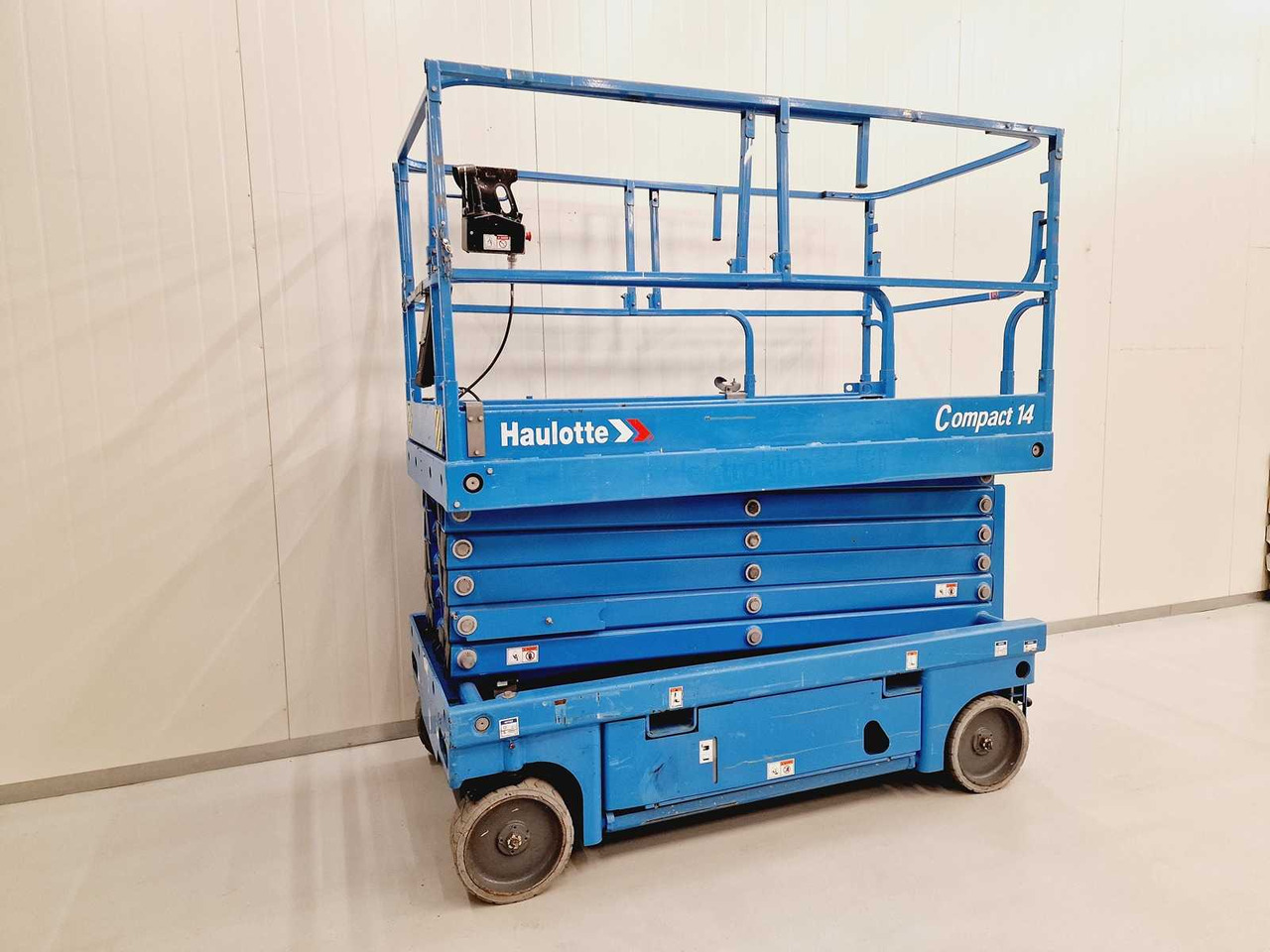 Haulotte Compact 14 - Plataforma aérea: foto 5 Haulotte Compact 14 - Plataforma aérea: foto 5