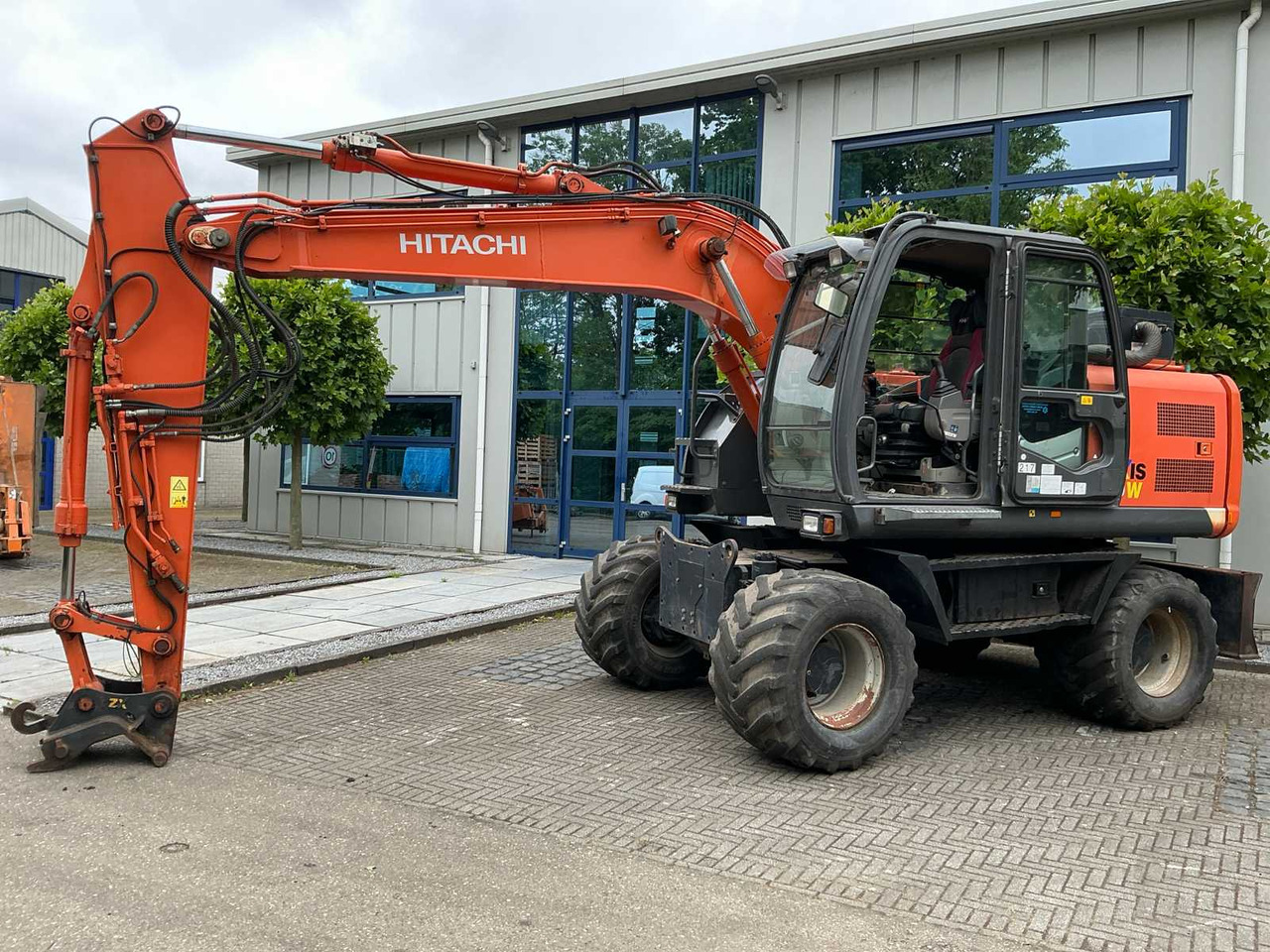 Hitachi ZX140W-3 - Escavadeira de rodas: foto 1 Hitachi ZX140W-3 - Escavadeira de rodas: foto 1