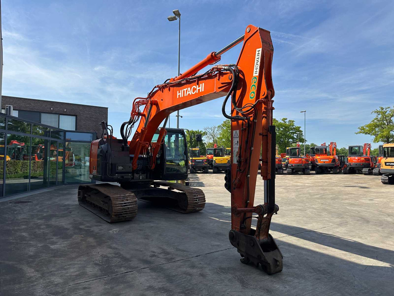 Hitachi ZX225USLC-6 - Escavadora de rastos: foto 3 Hitachi ZX225USLC-6 - Escavadora de rastos: foto 3