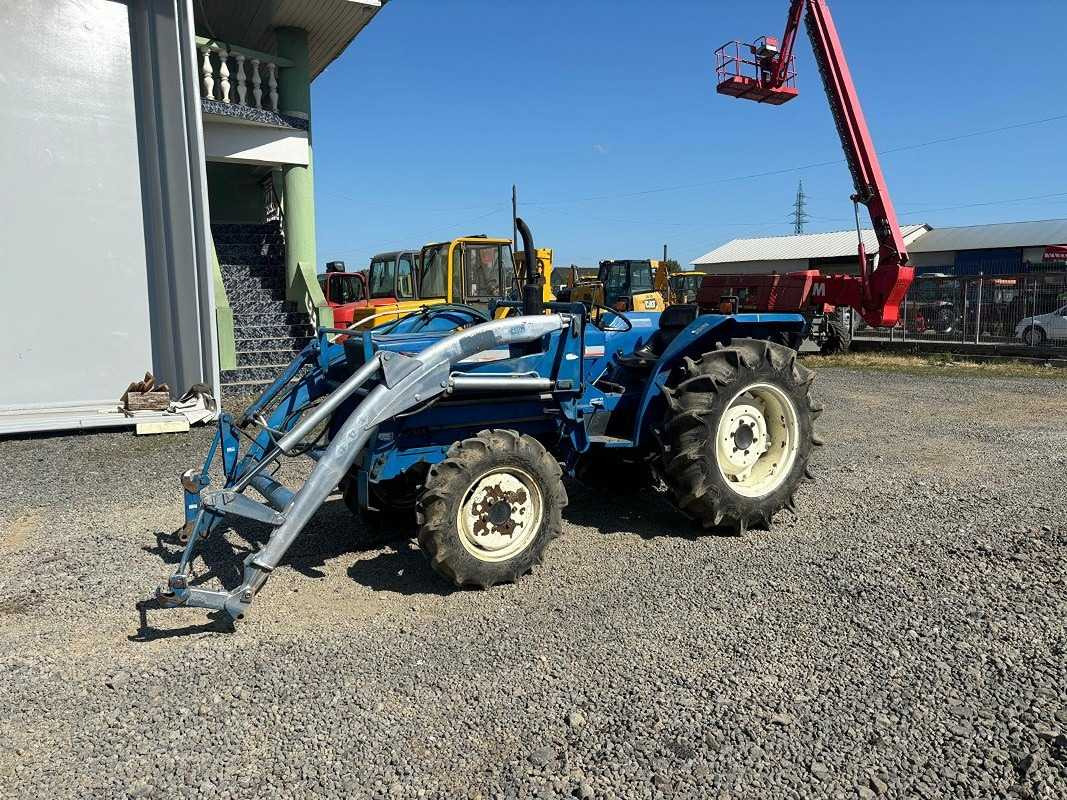 ISEKI 4-WHEEL DRIVE TRACTOR - Trator: foto 1 ISEKI 4-WHEEL DRIVE TRACTOR - Trator: foto 1