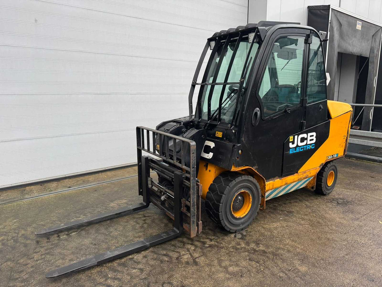 JCB - 2020 - TLT-30-E - FORK POSITIONER, SIDE-SHIFT - FORKLIFT - Empilhadeira: foto 1 JCB - 2020 - TLT-30-E - FORK POSITIONER, SIDE-SHIFT - FORKLIFT - Empilhadeira: foto 1