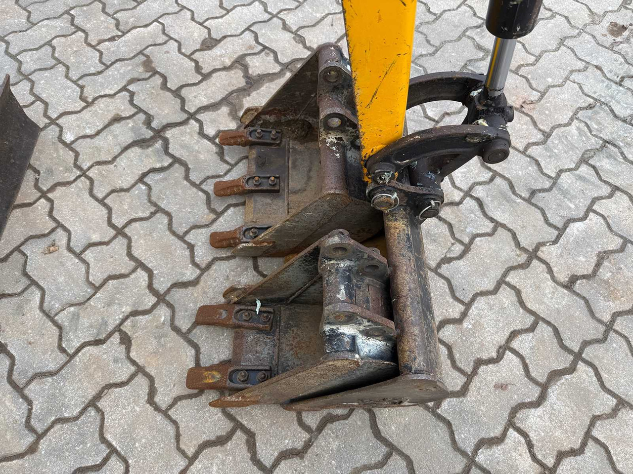 Mini escavadeira JCB - 8008 CTS - 2021 - MINI EXCAVATOR: foto 11