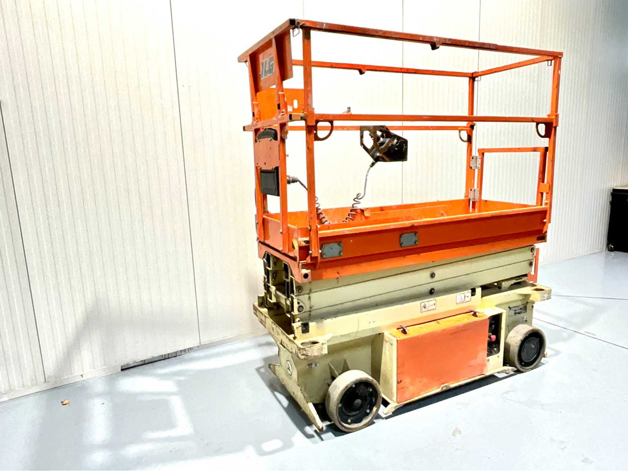 JLG -6RS - AERIAL PLATFORM, 2015, WORKING HEIGHT 7.8 METERS, 279 HOURS, SCISSOR LIFT EXTENDABLE - Plataforma aérea: foto 2 JLG -6RS - AERIAL PLATFORM, 2015, WORKING HEIGHT 7.8 METERS, 279 HOURS, SCISSOR LIFT EXTENDABLE - Plataforma aérea: foto 2