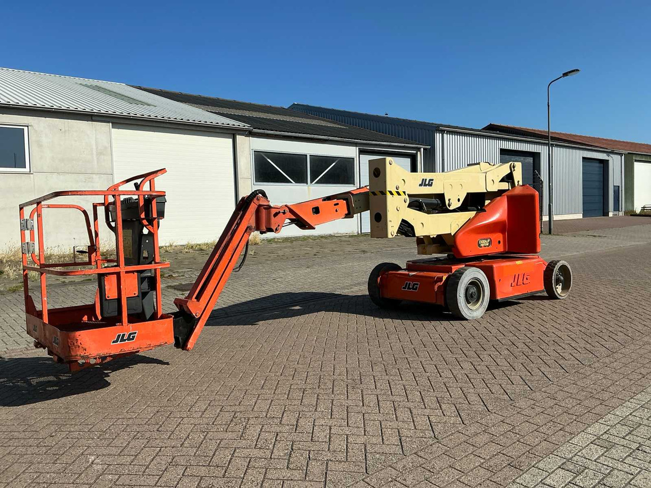 JLG E400AJPN - Plataforma aérea: foto 1 JLG E400AJPN - Plataforma aérea: foto 1