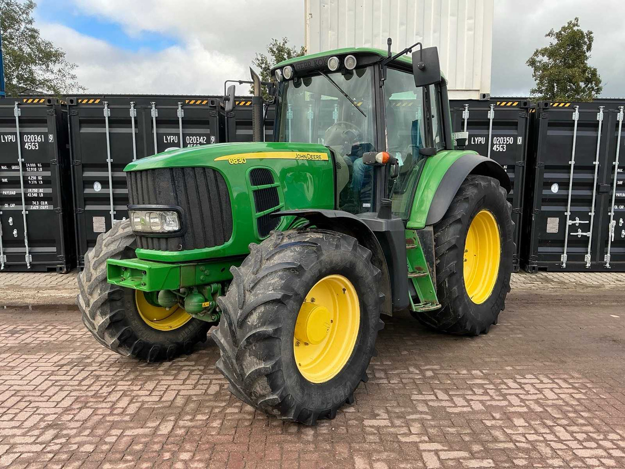 JOHN DEERE 6830 ALL-WHEEL DRIVE FARM TRACTOR - Trator: foto 1 JOHN DEERE 6830 ALL-WHEEL DRIVE FARM TRACTOR - Trator: foto 1