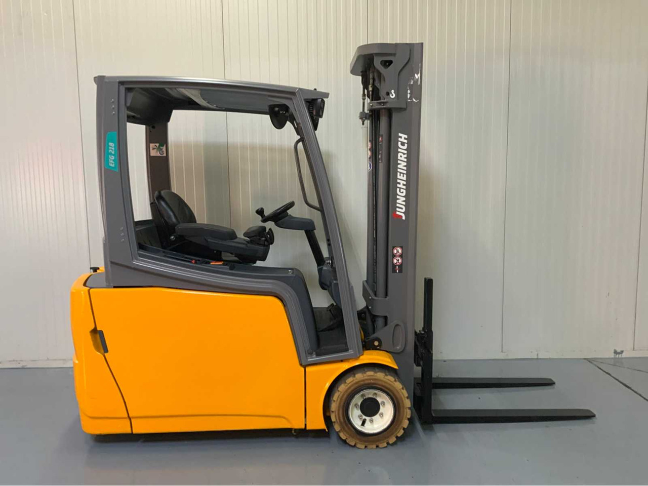 JUNGHEINRICH EFG218 - 4.8M TRIPLEX, FREE-LIFT, SIDE-SHIFT, FINGERTIP STEERING - FORKLIFT - Empilhadeira: foto 5 JUNGHEINRICH EFG218 - 4.8M TRIPLEX, FREE-LIFT, SIDE-SHIFT, FINGERTIP STEERING - FORKLIFT - Empilhadeira: foto 5