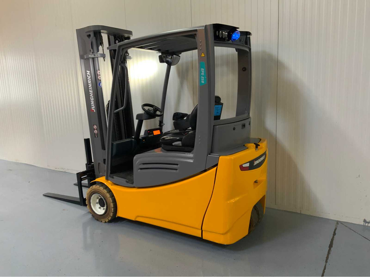 JUNGHEINRICH EFG218 - 4.8M TRIPLEX, FREE-LIFT, SIDE-SHIFT, FINGERTIP STEERING - FORKLIFT - Empilhadeira: foto 3 JUNGHEINRICH EFG218 - 4.8M TRIPLEX, FREE-LIFT, SIDE-SHIFT, FINGERTIP STEERING - FORKLIFT - Empilhadeira: foto 3
