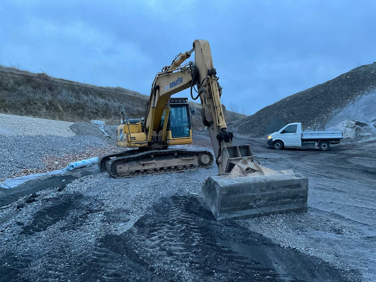 Komatsu HB215LC-1 - Escavadora de rastos: foto 3 Komatsu HB215LC-1 - Escavadora de rastos: foto 3