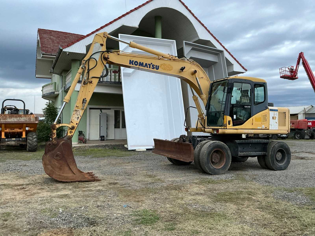 Komatsu PW 130 -7K - Escavadeira de rodas: foto 2 Komatsu PW 130 -7K - Escavadeira de rodas: foto 2