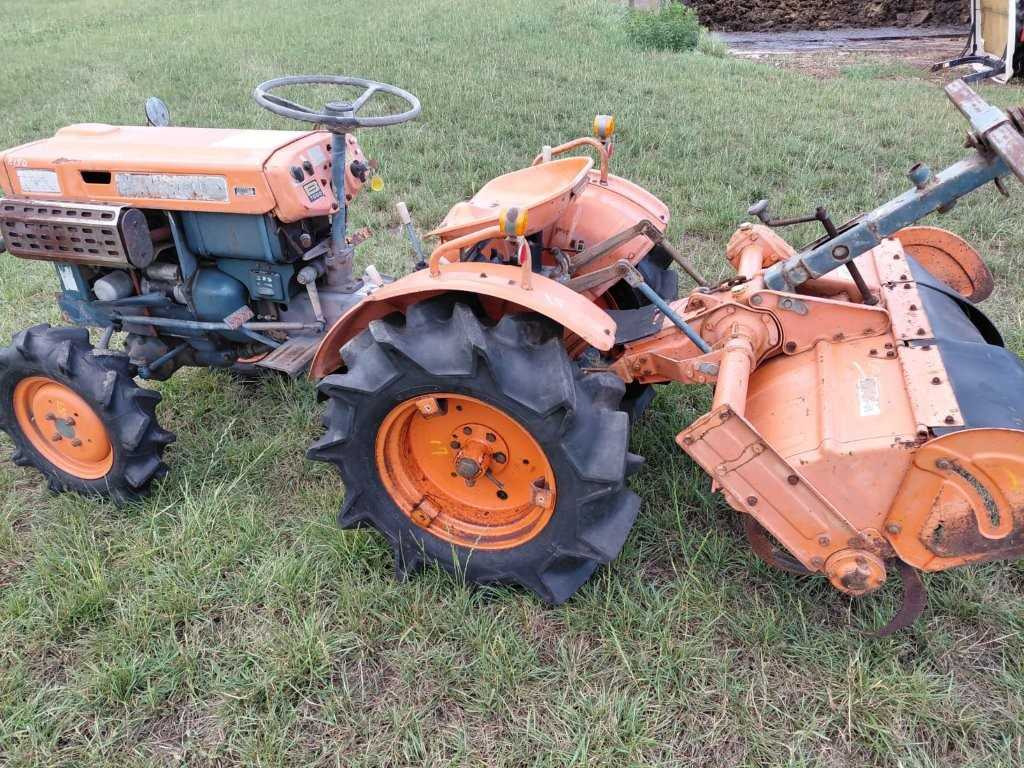 Kubota B7000 - Trator: foto 2 Kubota B7000 - Trator: foto 2