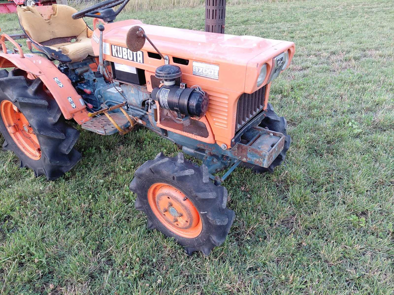 Kubota B7001 - Trator: foto 2 Kubota B7001 - Trator: foto 2