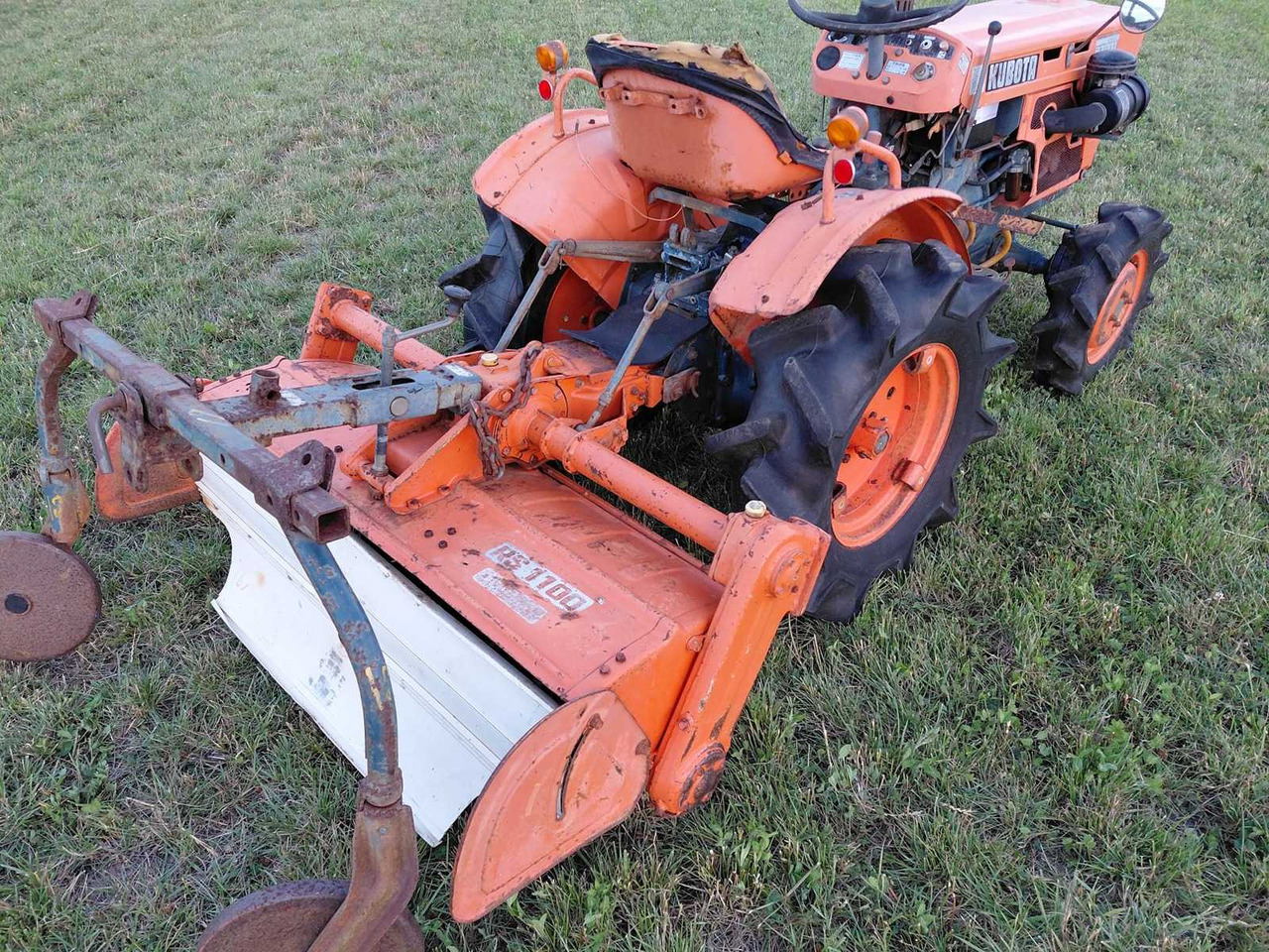 Kubota B7001 - Trator: foto 4 Kubota B7001 - Trator: foto 4