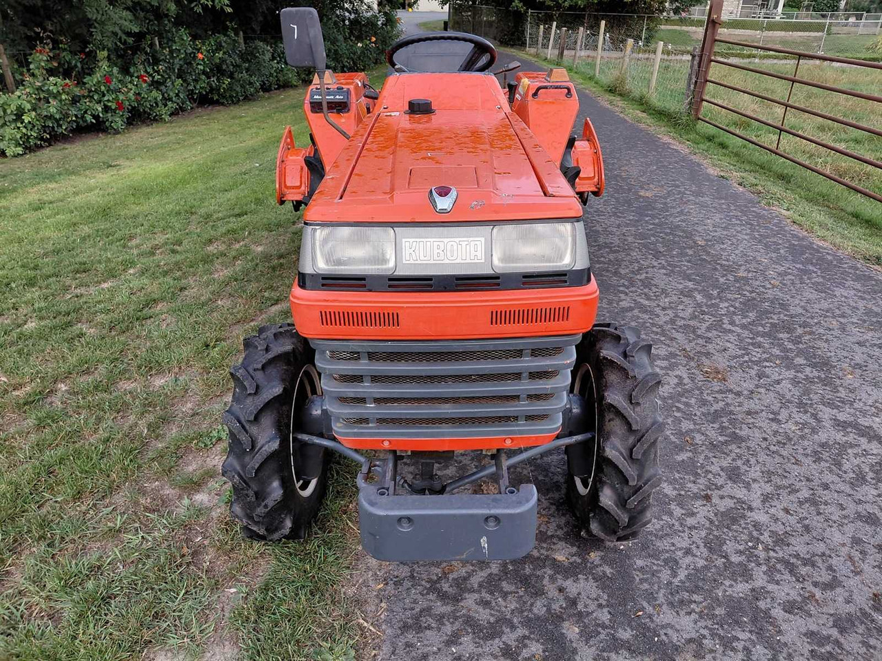 Kubota L1-18 - Mini trator: foto 2 Kubota L1-18 - Mini trator: foto 2