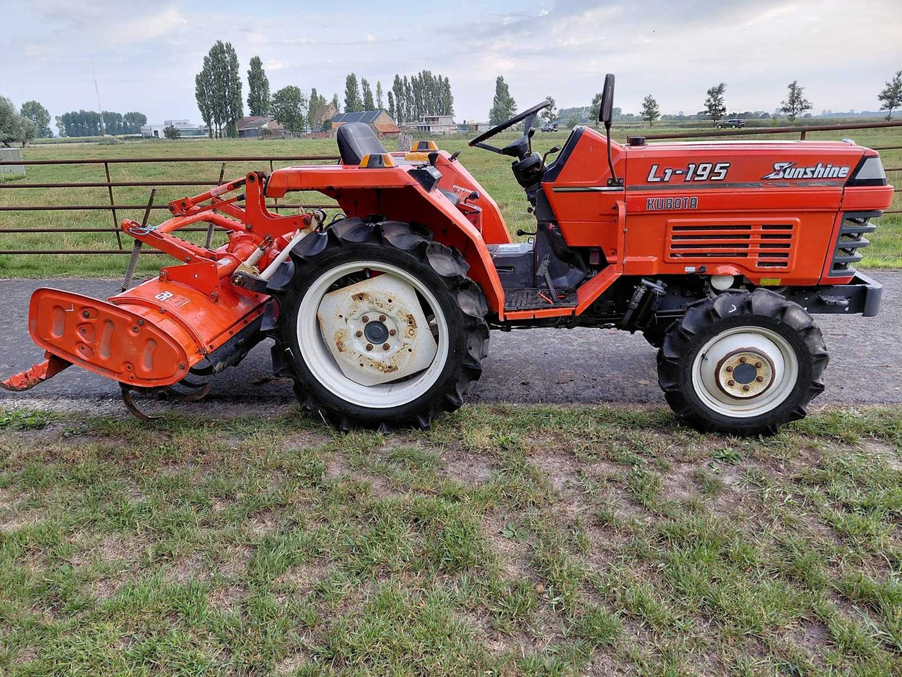 Kubota L1-18 - Mini trator: foto 3 Kubota L1-18 - Mini trator: foto 3