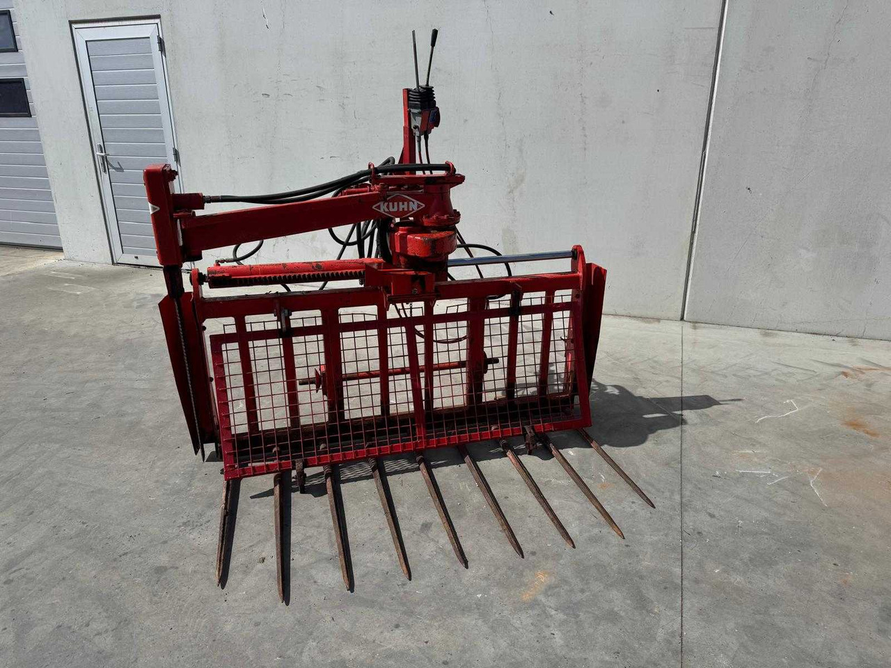 Kuhn B1201 - Equipamento para silagem: foto 1 Kuhn B1201 - Equipamento para silagem: foto 1