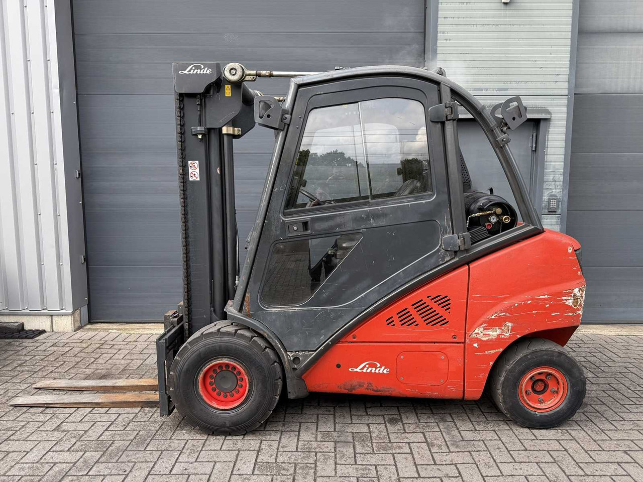 LINDE - 2007 - H30T - FORKLIFT TRUCK - Empilhadeira: foto 1 LINDE - 2007 - H30T - FORKLIFT TRUCK - Empilhadeira: foto 1