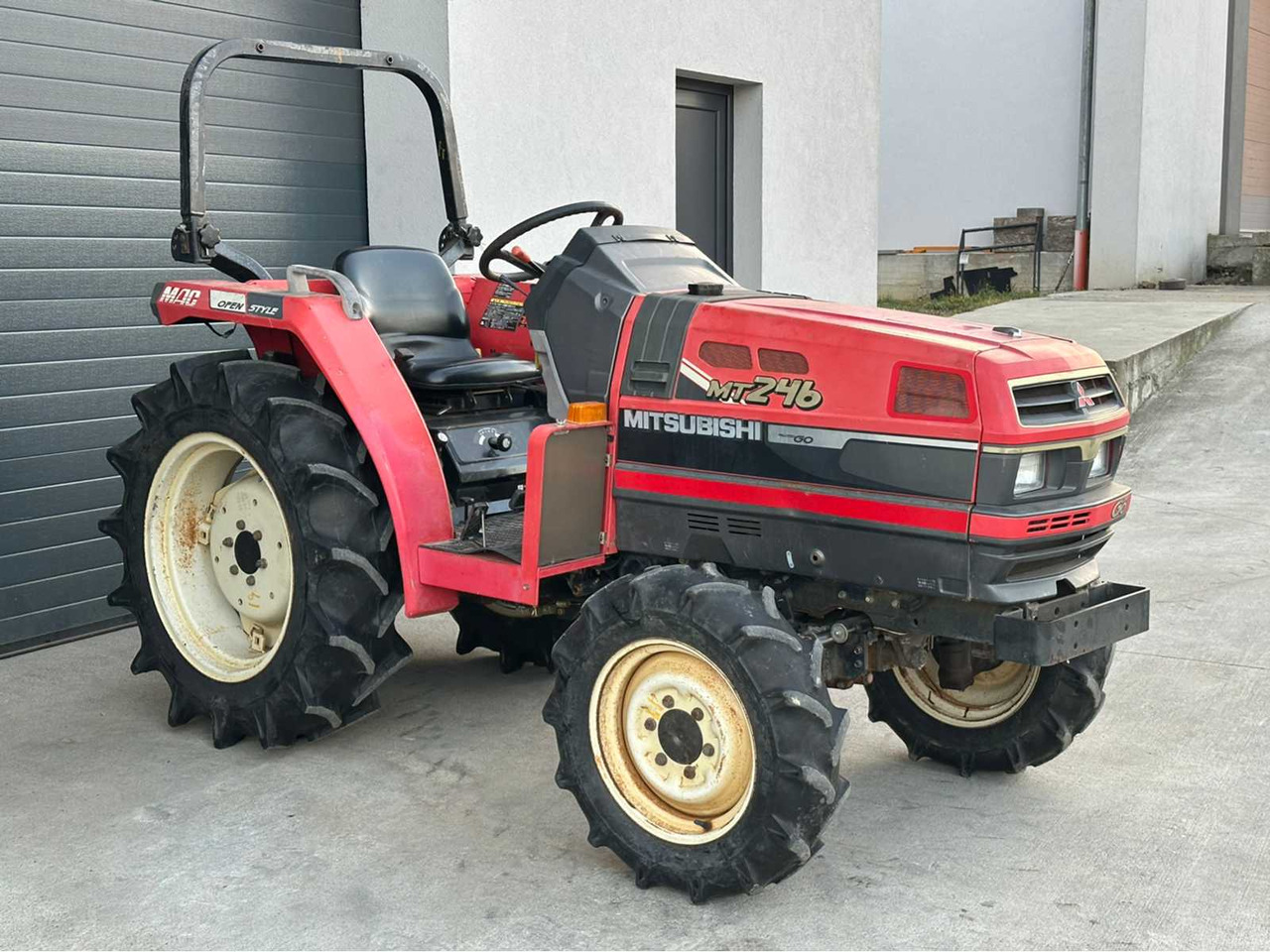 MITSUBISHI MT246 4-WHEEL DRIVE TRACTOR - Trator: foto 2 MITSUBISHI MT246 4-WHEEL DRIVE TRACTOR - Trator: foto 2
