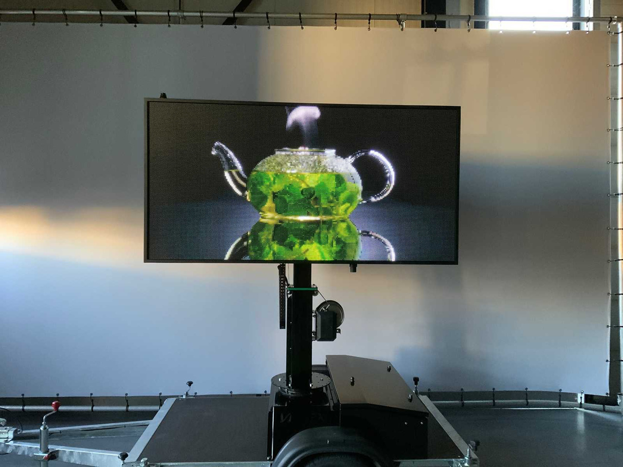 Máquina de outro Viplex tekstkar P8 ledscherm op aanhangwagen: foto 28